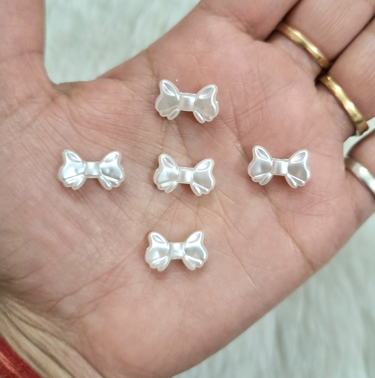 Acrylic Bow Beads