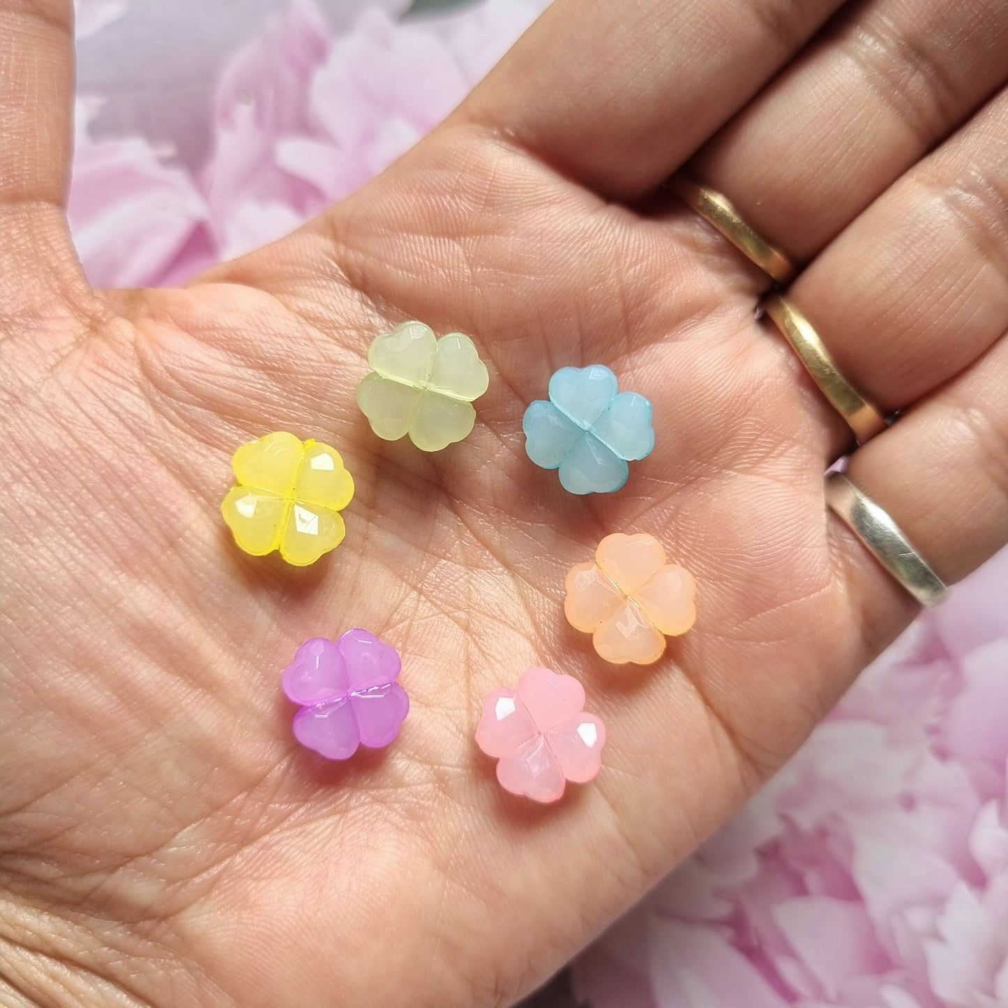 Acrylic Flower Bead (Clover)
