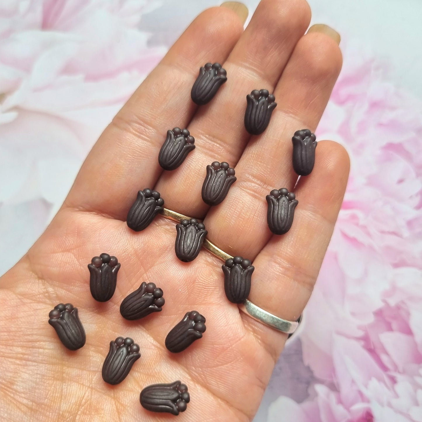 Acrylic Frosted Black Tulip Flower Beads