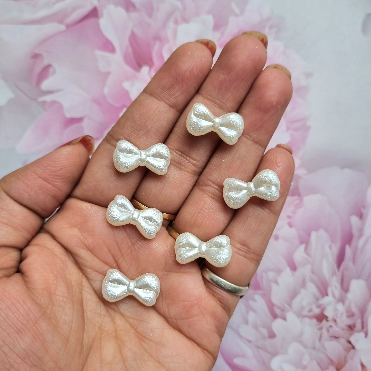 Acrylic Bow Beads