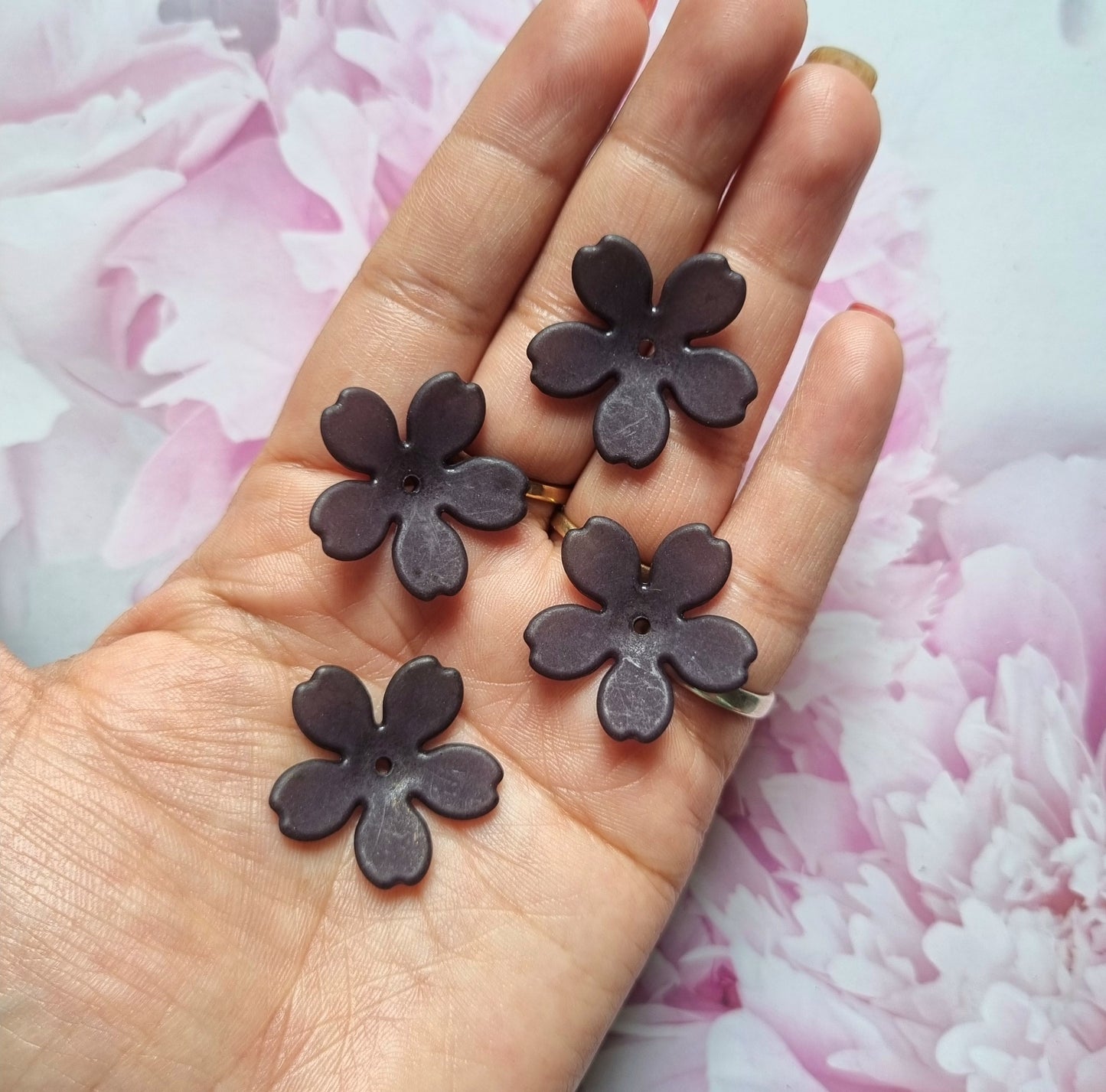 Frost Black Flower Beads