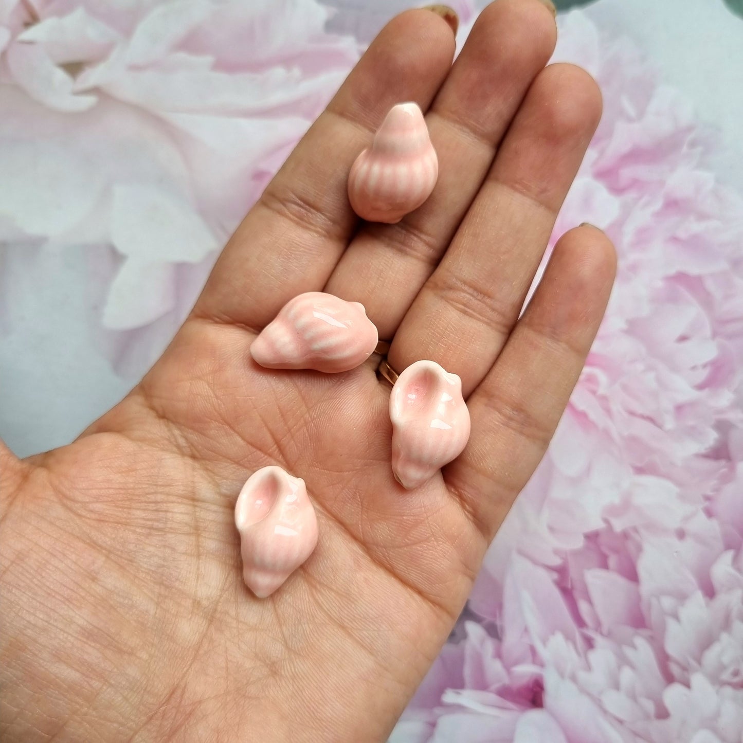 Porcelain Beads - Conch / Shankh