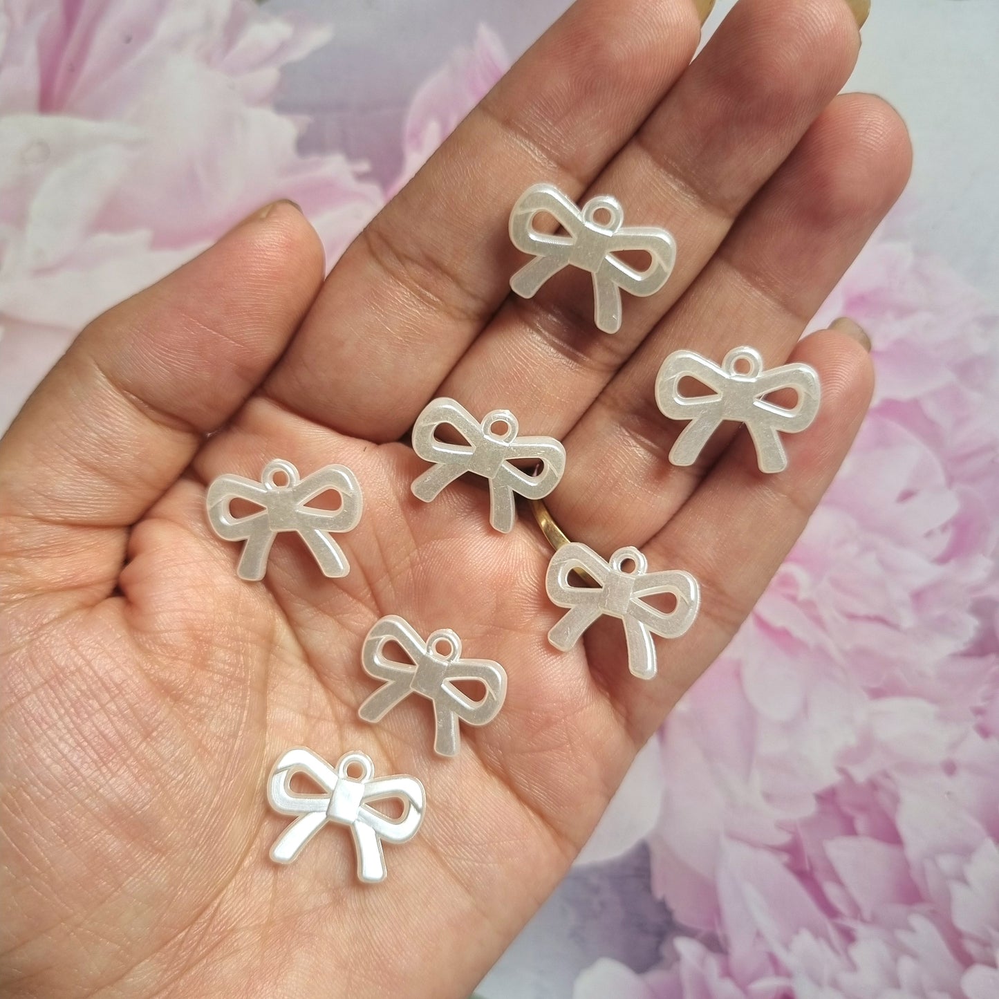 Pearlish Bow Hanging