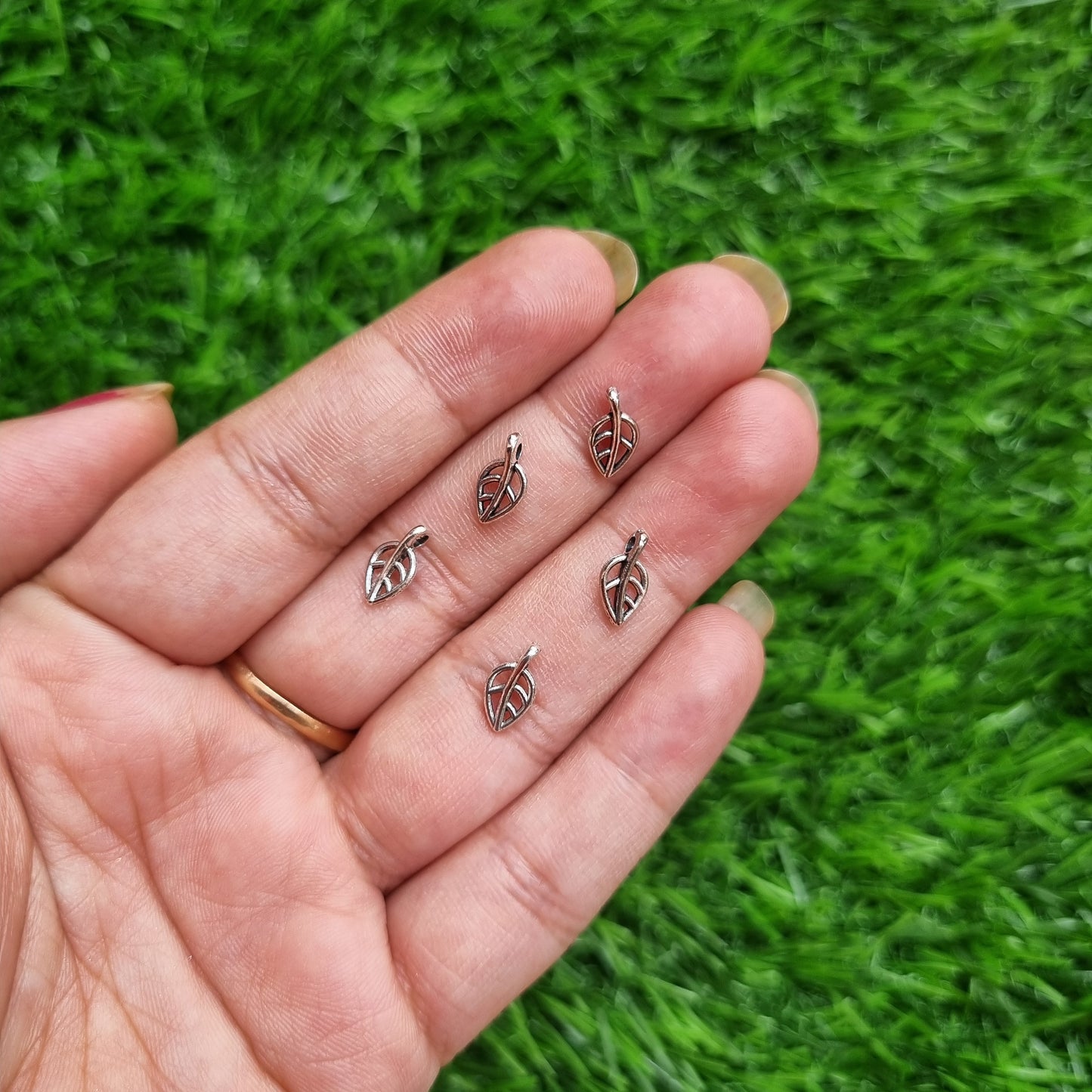 Metal Charm - Tiny Leaves
