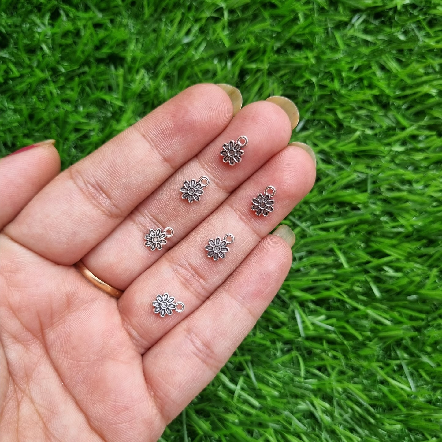 Metal Charm - Tiny Flower