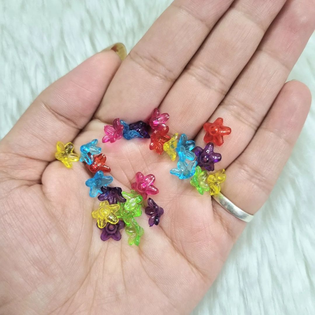 Acrylic Colourful Flower Caps