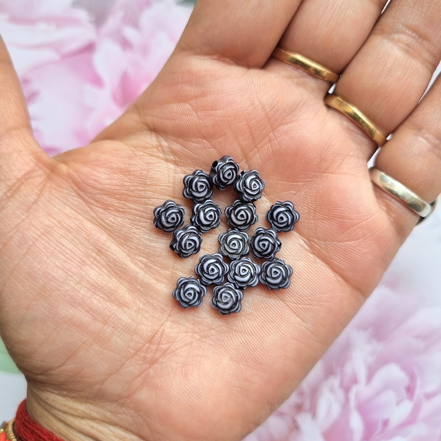 Acrylic Black and White Flower Beads