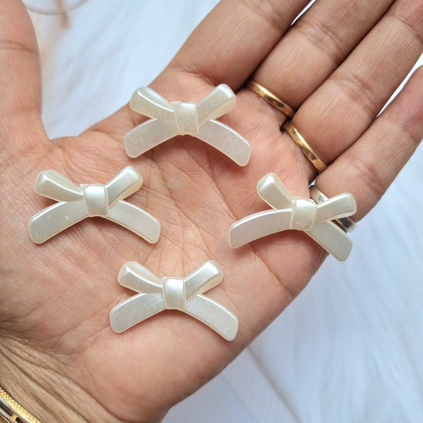 Acrylic Bow Beads