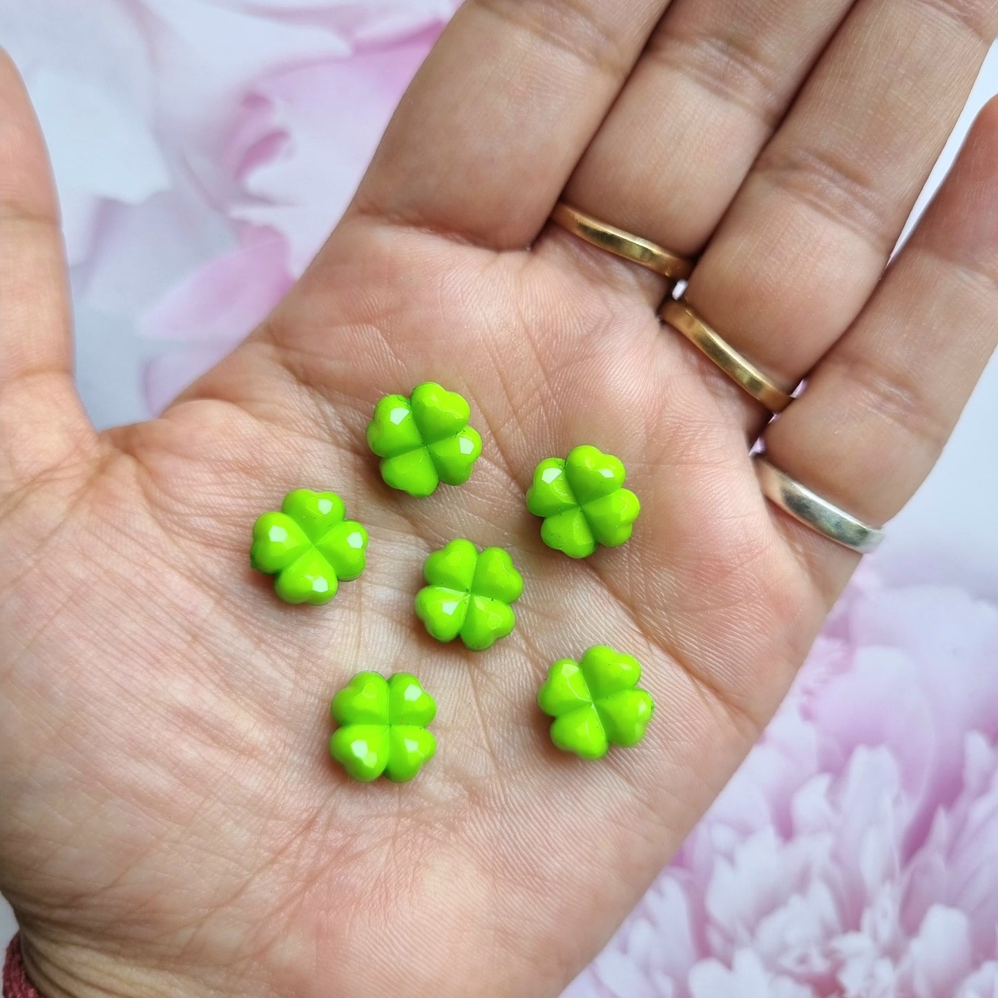 Acrylic Clover Beads