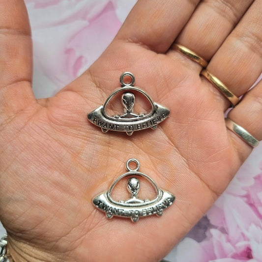 Metal Charms - Alien