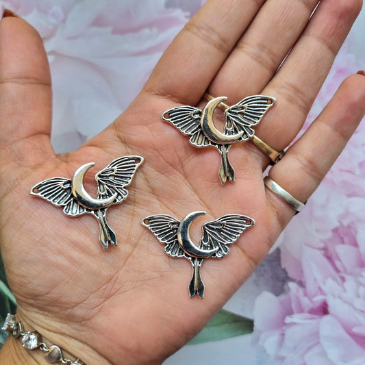 Metal Charms - Butterfly with Moon || lunamoon