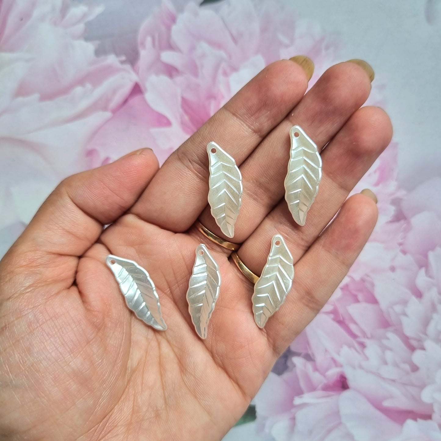 Pearlish Leaf