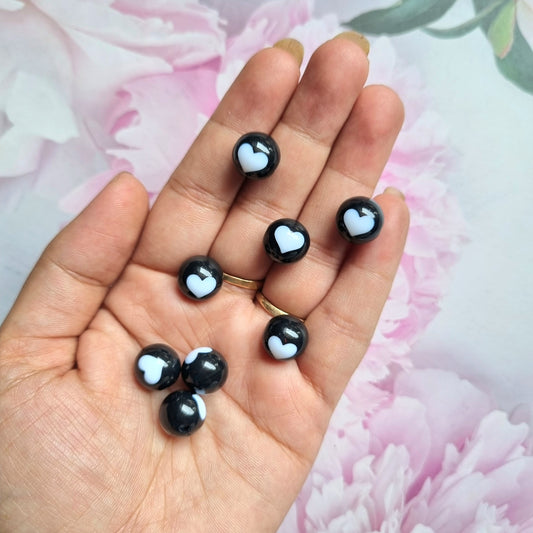 Acrylic B&W Round Heart Beads