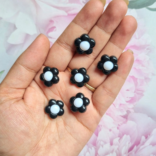 Acrylic B&W Flower Beads