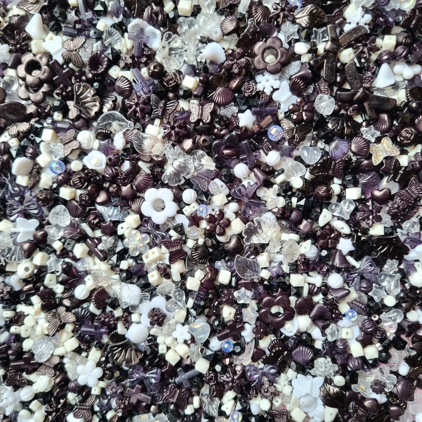 Beads Soup - Black & white & Ivory