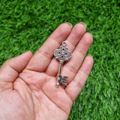 Metal Charm - Vintage Key
