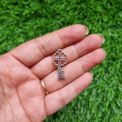 Metal Charm - Vintage Key