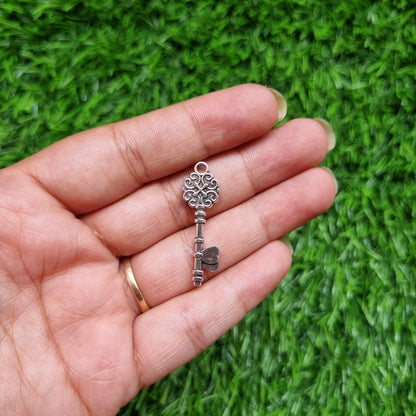 Metal Charm - Vintage Key