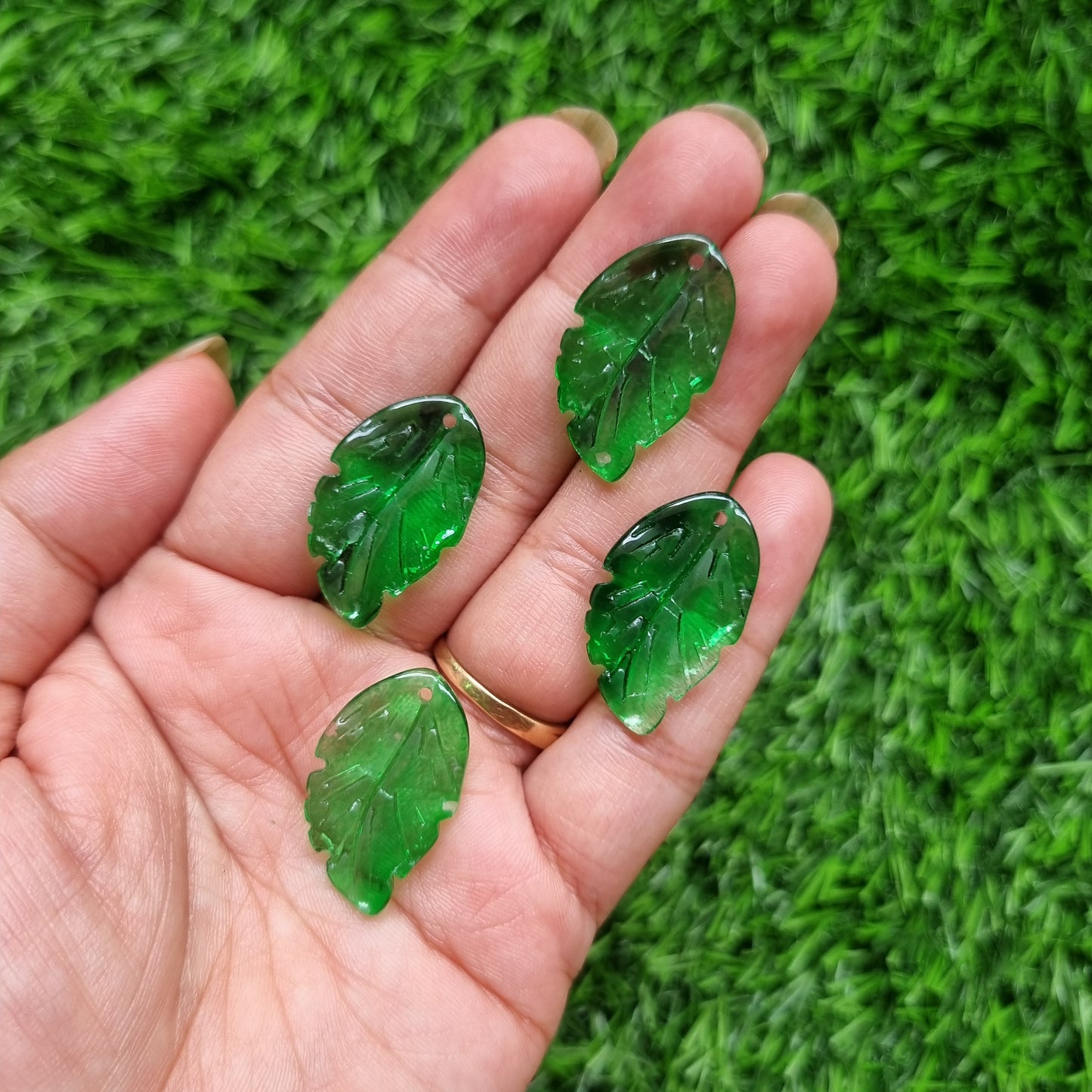 Glass Beads - Dark Green Feather Leaf