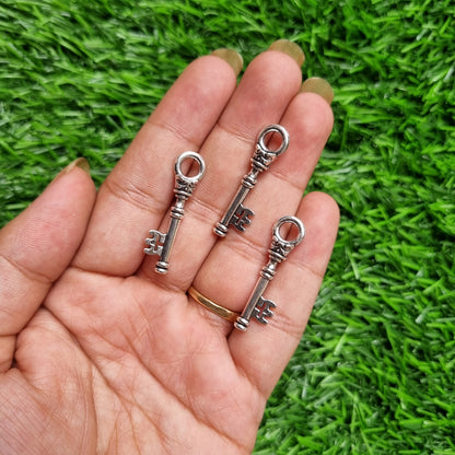 Metal Charm - Vintage Key
