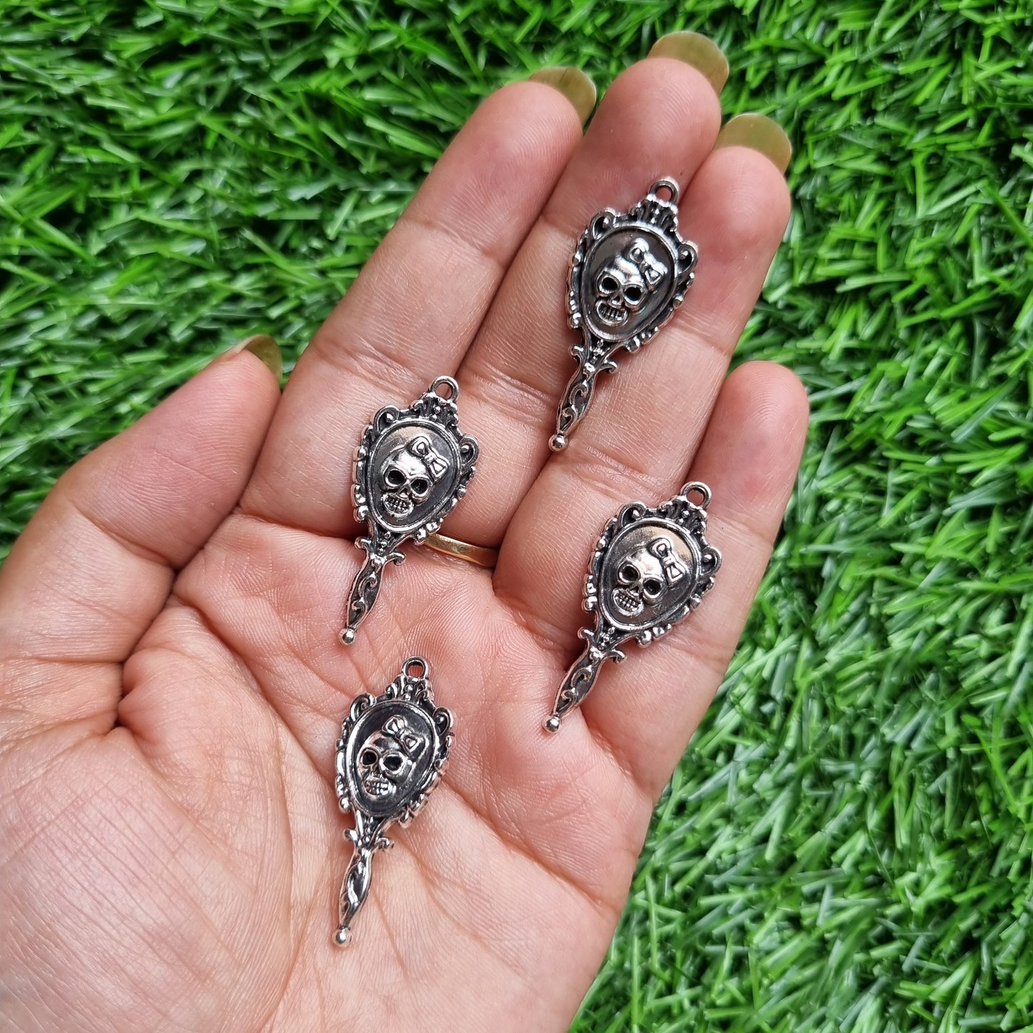 Metal Charm - Skull Mirror
