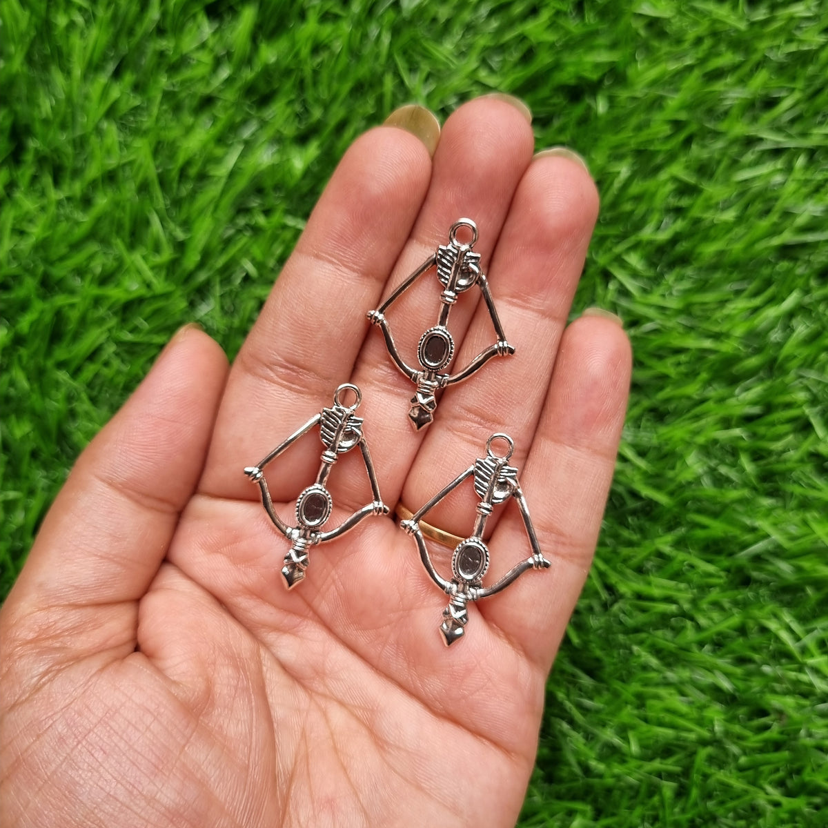 Metal Charm - Bow and Arrow / Crossbow