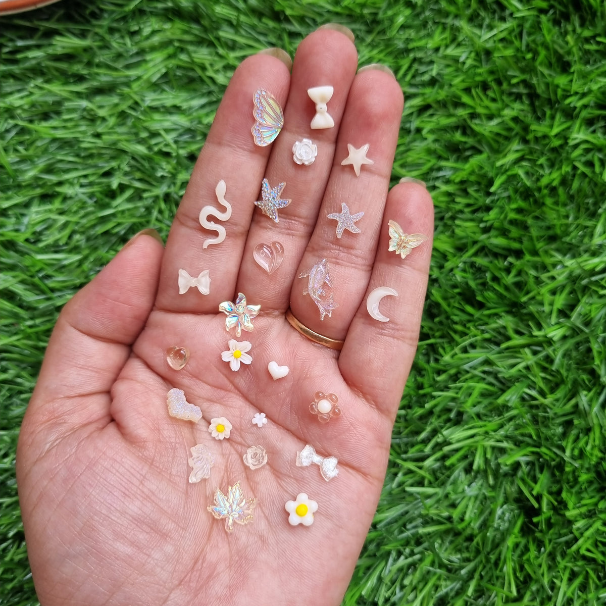 Resin Cabochons - Off-white