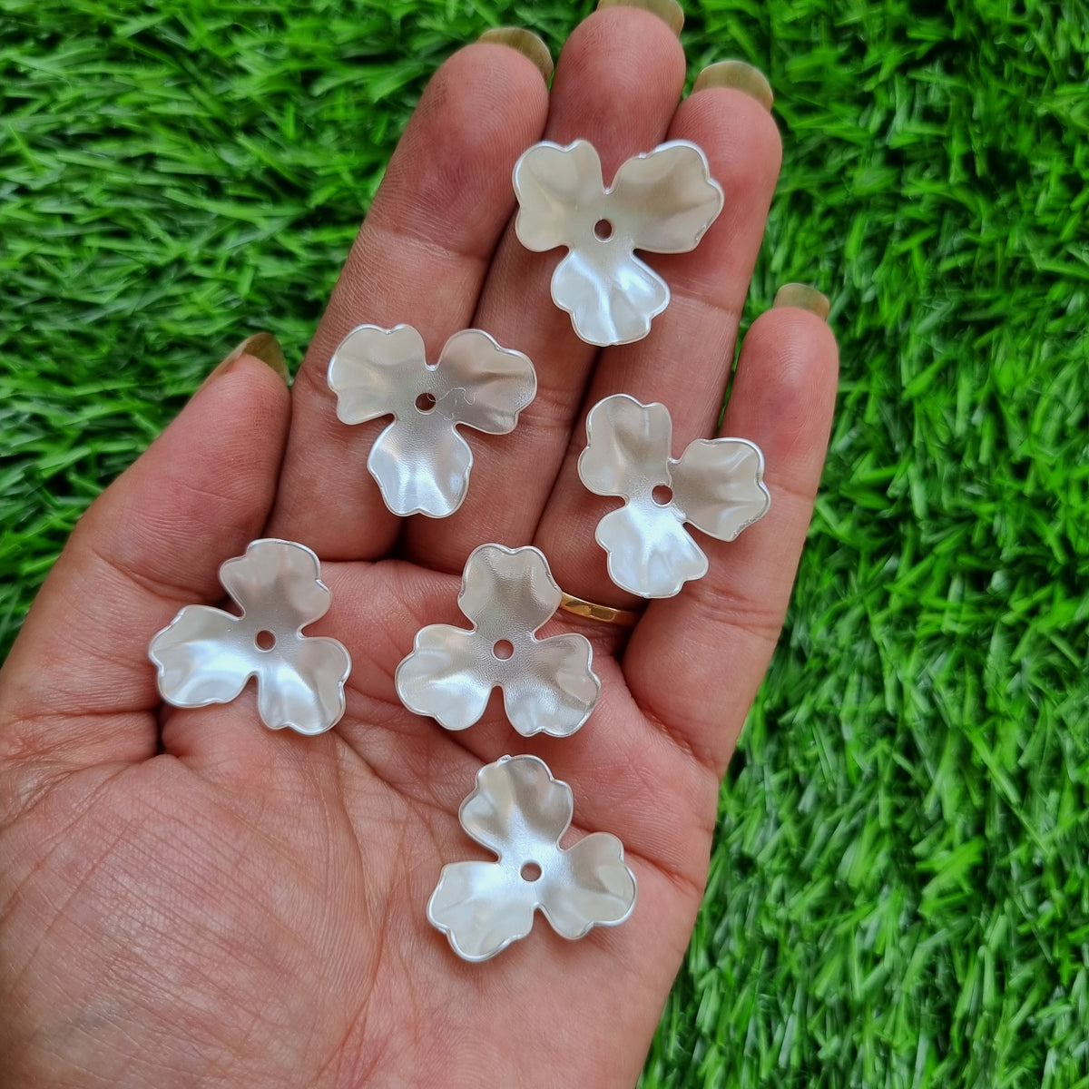 Pearlish Flower Caps