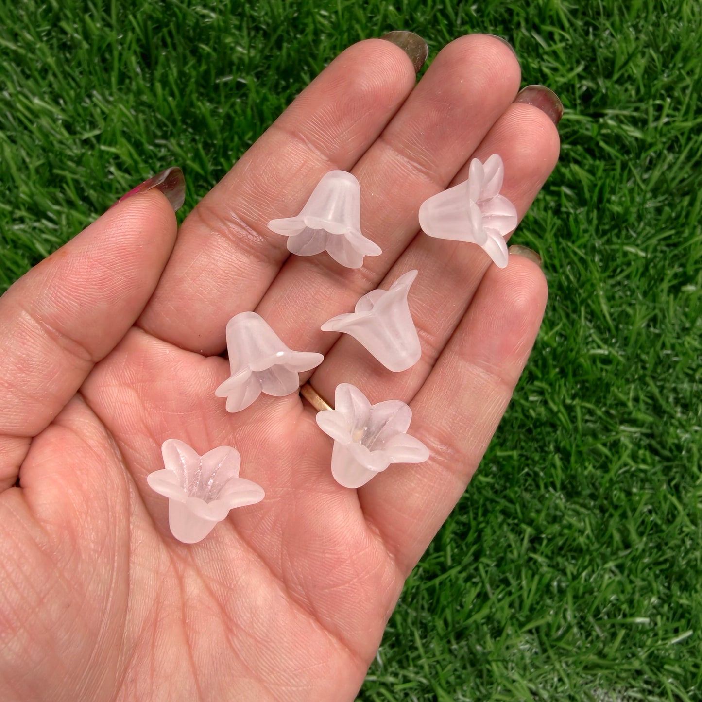 Acrylic frost White Flower Caps