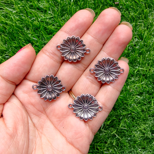 Metal Connector - Daisy